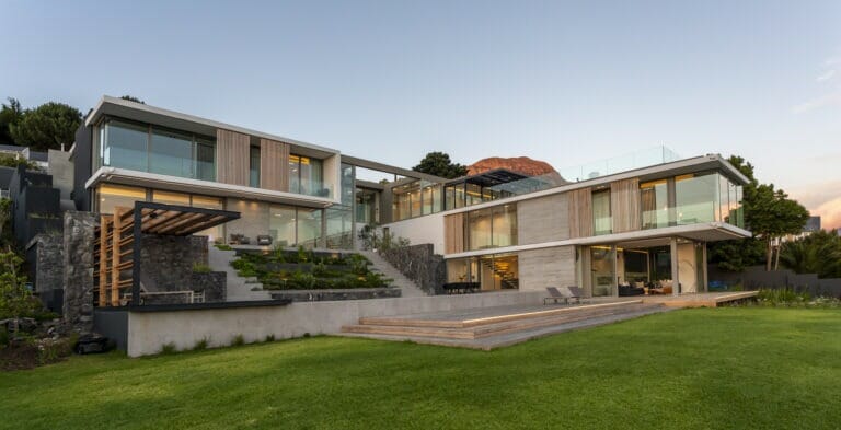 Luxury house in Somerset West Modern design Architecture