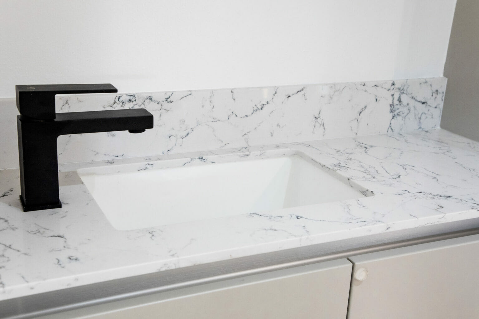 Infin8 Surfacing’s solid surfacing basin is integrated into the Caeserstone top